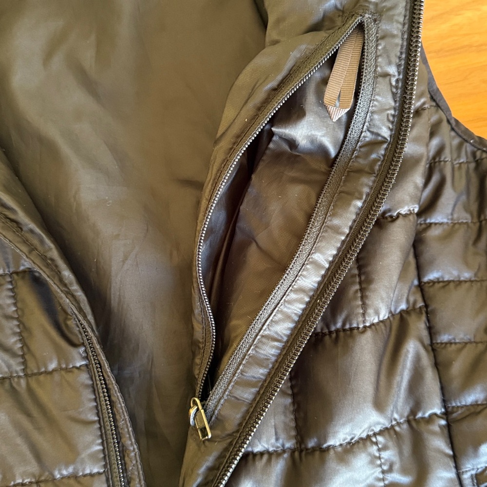 Patagonia Women’s Nano Puff Vest XS - Picture 7 of 9